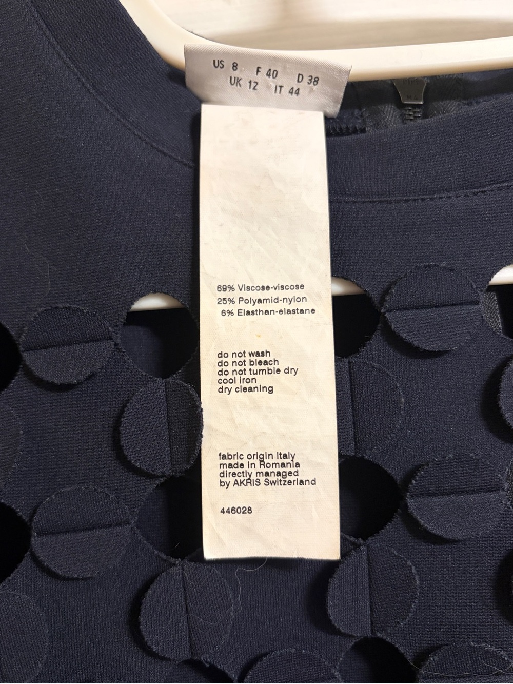 AKRIS PUNTO - Chic navy top w/circle cutouts | size 8 - Picture 4 of 6